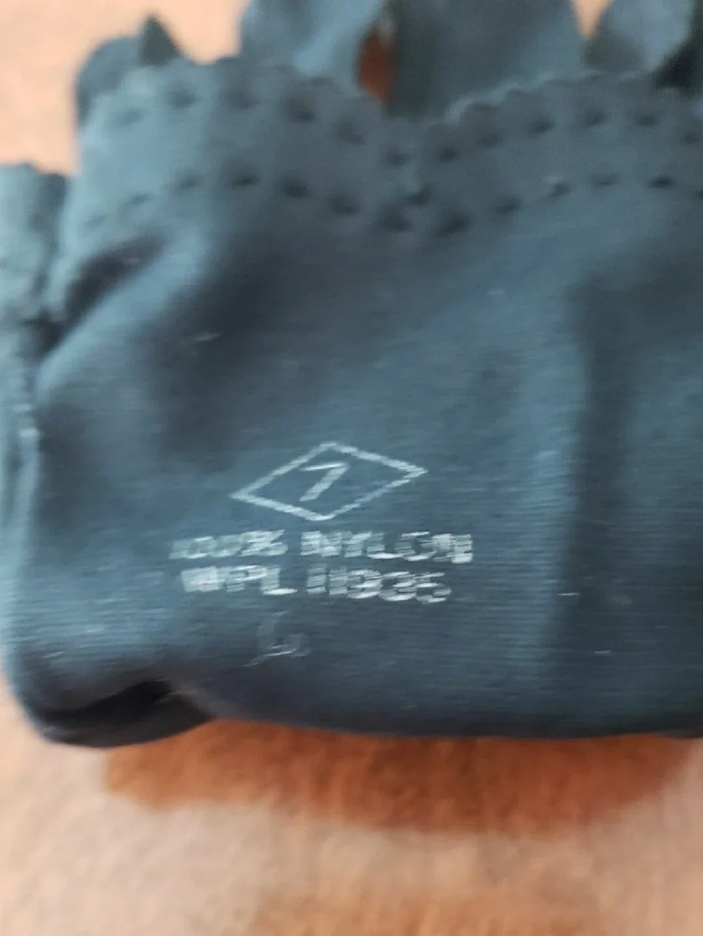 Vtg Classic Black Ladies Gloves with Decorative Button - Size 7